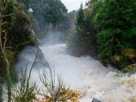 Highlighting the Reek of the water, Reekie in auld Scots means smokey/misty.

Photography by Malcolm J Smith