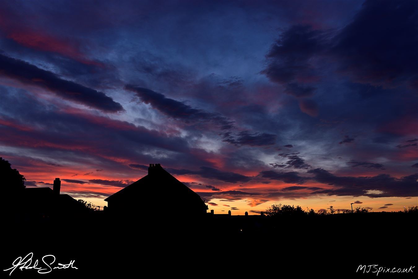 Some lovely sunsets of late over Dundee

Photography by Malcolm J Smith